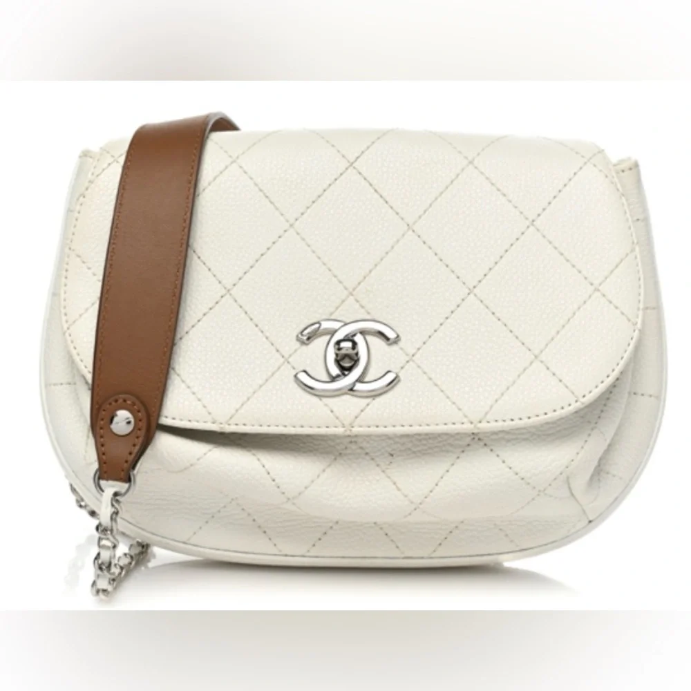 Beautiful White Chanel Crossbody In very good condition! Authentic! - Picture 1 of 7